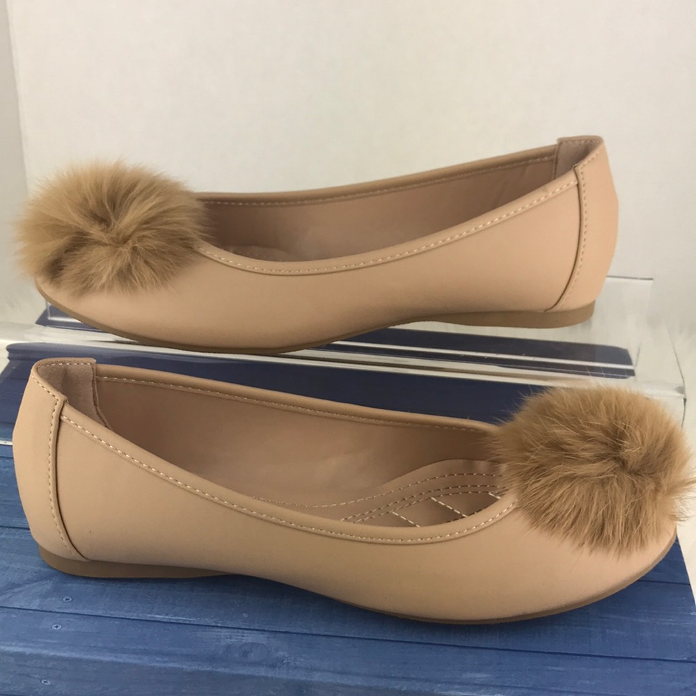 POM POM BALLET FLATS.